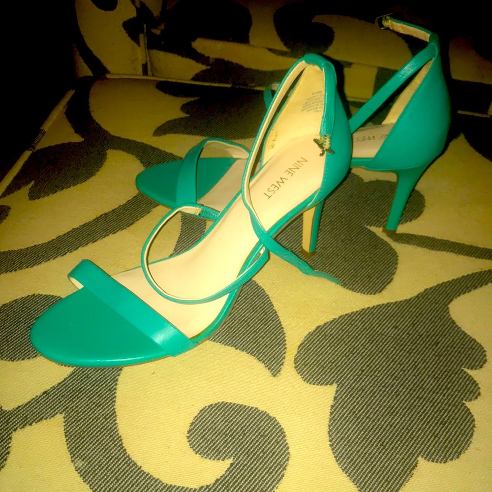 Strappy Nine West heels! Green and cute!